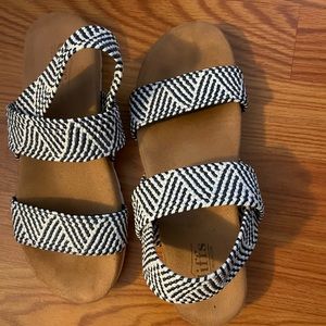 Cliffs by White Mountain Sandals. Size 7 1/2
